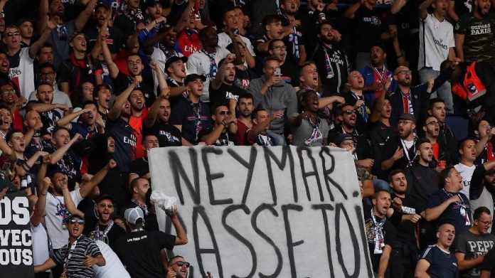 Faixa contra Neymar