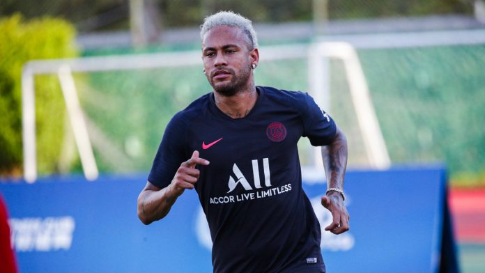 Neymar treinando pelo PSG