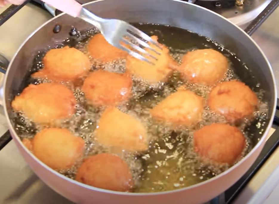 fritando-bolinhos fritando bolinhos