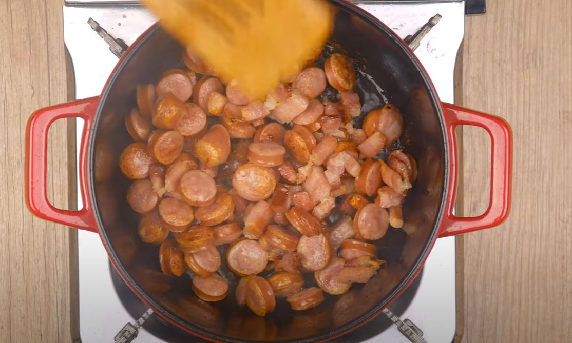 linguiça e bacon fritos