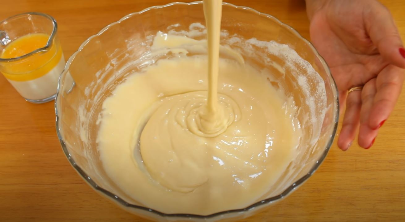 misture a farinha com ovo