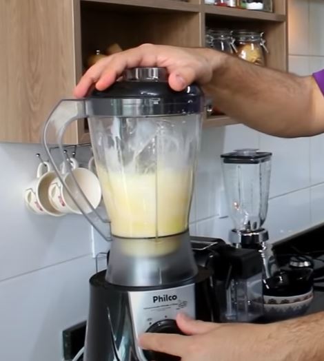 batendo-liquidificador batendo no liquidificador