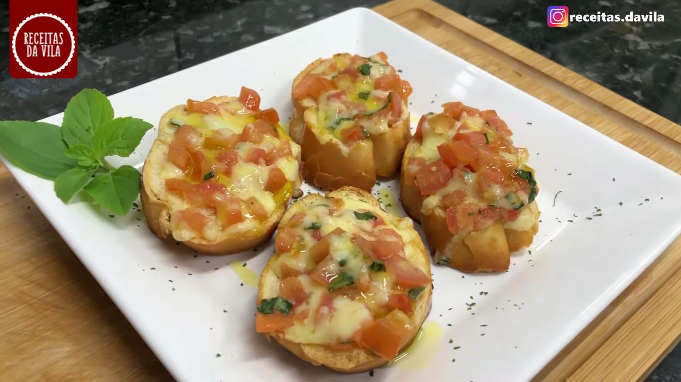 Brusqueta/Bruschetta de Queijo com Tomate