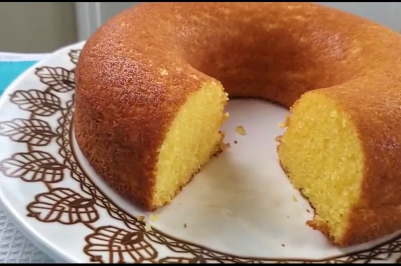 Bolo de Fubá com Queijo