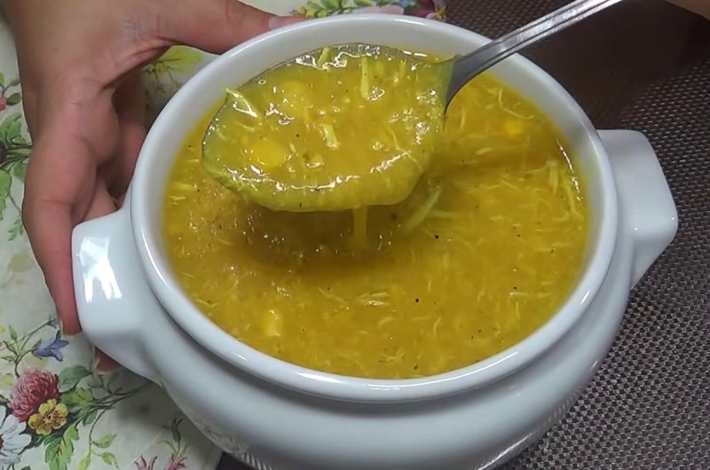 Caldo de Frango com Mandioca
