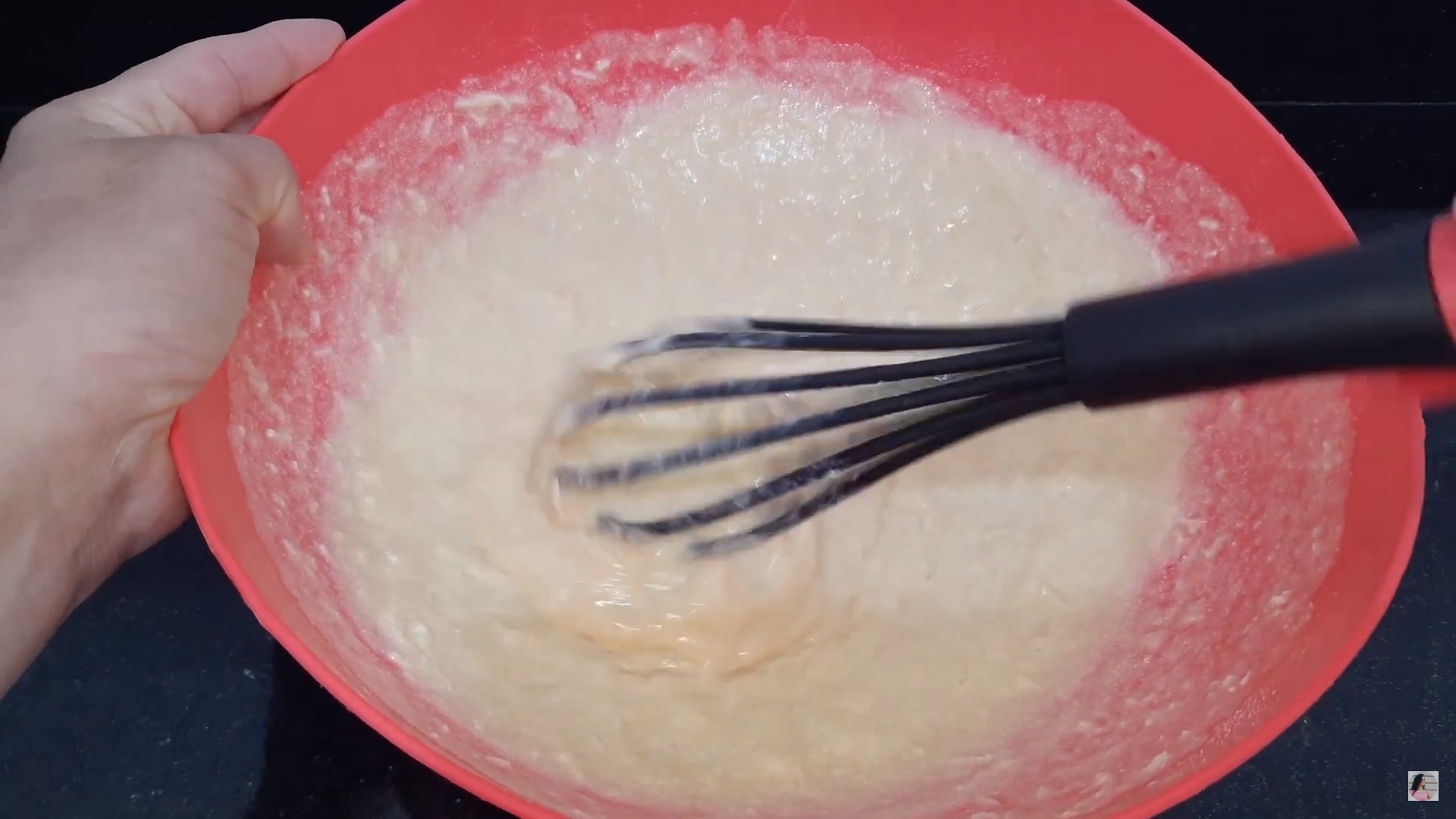 misturandoingredientesbolodecocosimples