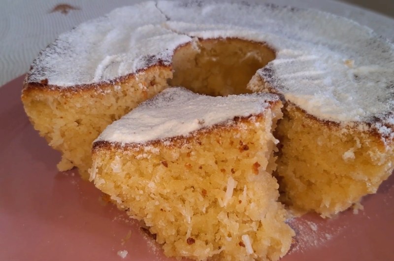 Bolo de Coco Simples