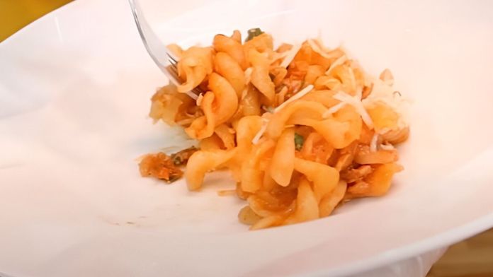 macarrão com sardinha