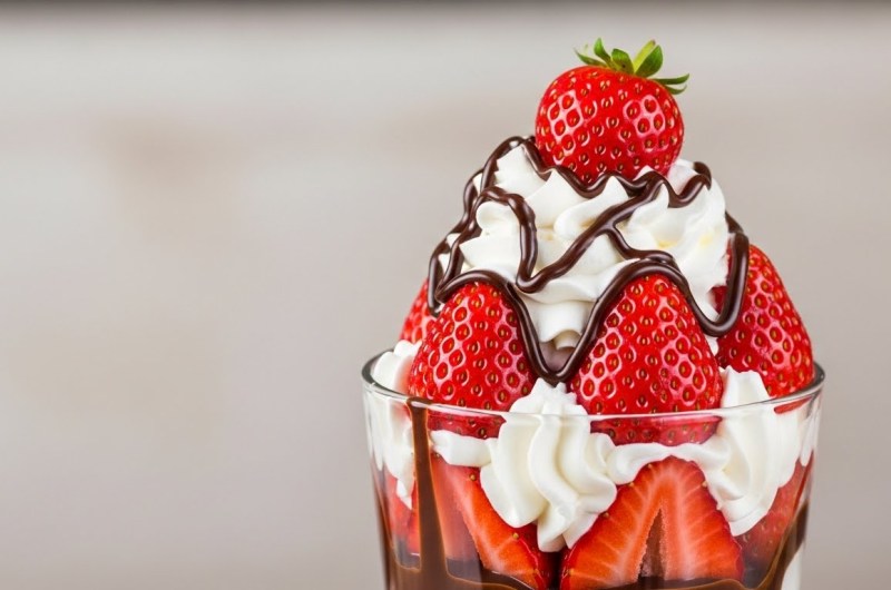 Morango, Chantilly e Chocolate: O Trio Proibido do Prazer!